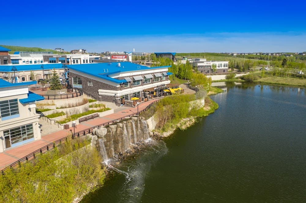 Crestmont community shopping and amenities